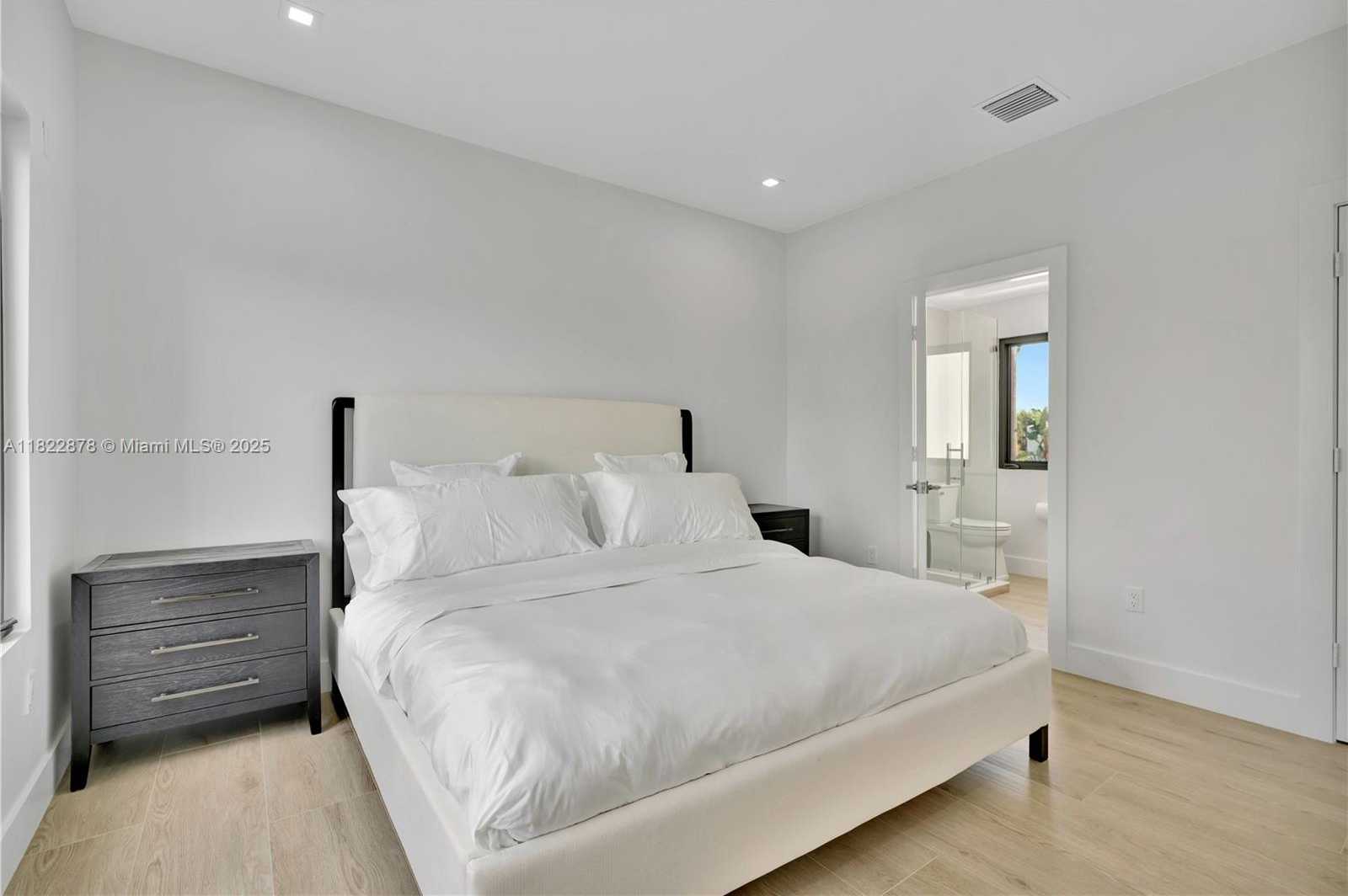 Small Image of 306 PLYMOUTH RD, West Palm Beach Number 32