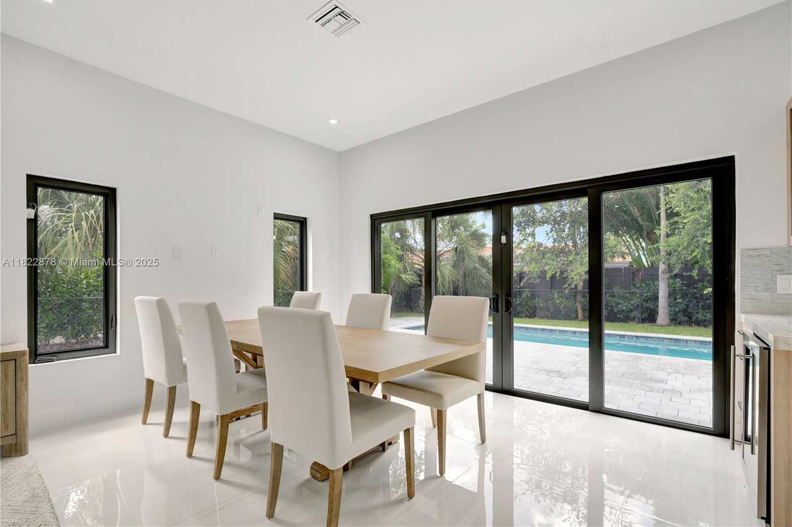 Small Image of 306 PLYMOUTH RD, West Palm Beach Number 7