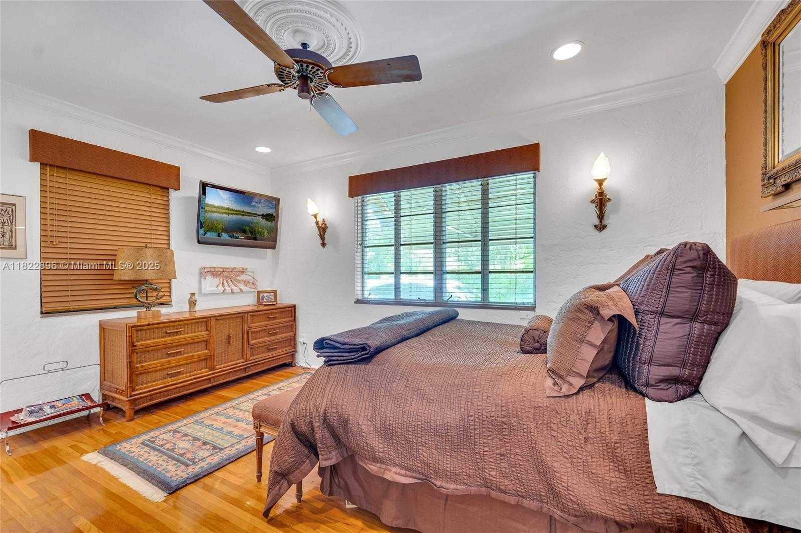 Small Image of 4187 SOUTH LE JEUNE RD, Miami Number 12