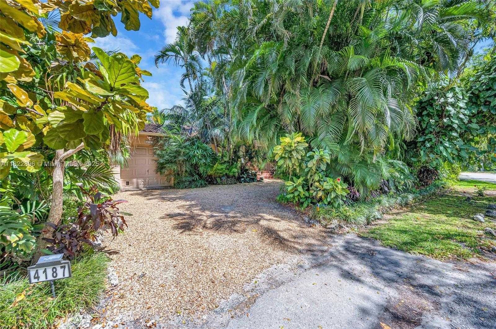 Small Image of 4187 SOUTH LE JEUNE RD, Miami Number 24