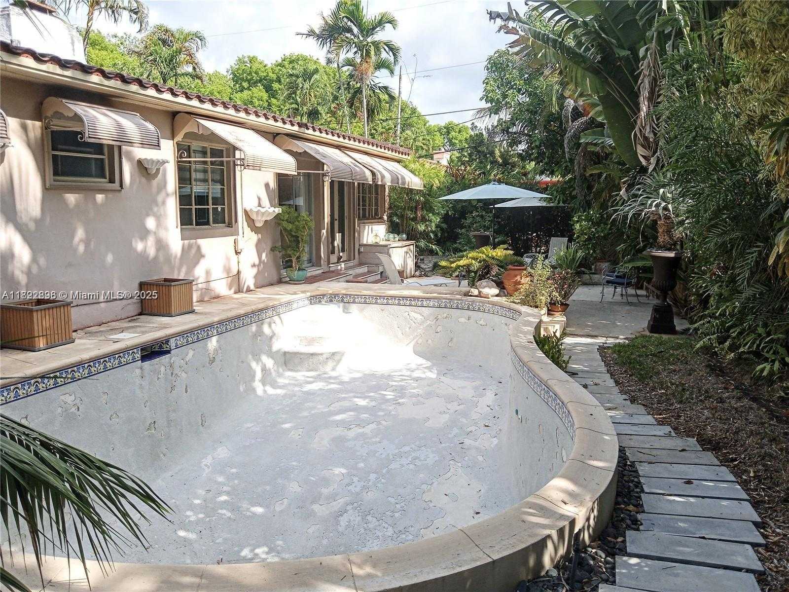 Small Image of 4187 SOUTH LE JEUNE RD, Miami Number 29