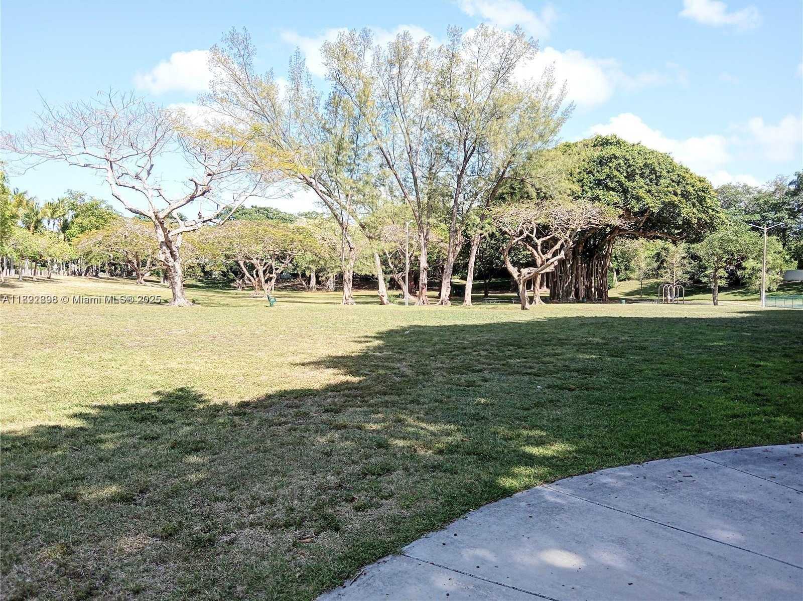 Small Image of 4187 SOUTH LE JEUNE RD, Miami Number 32