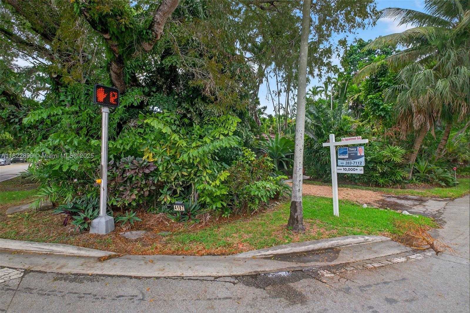 Small Image of 4187 SOUTH LE JEUNE RD, Miami Number 33