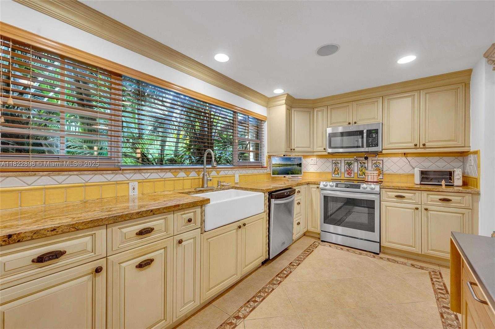 Small Image of 4187 SOUTH LE JEUNE RD, Miami Number 5