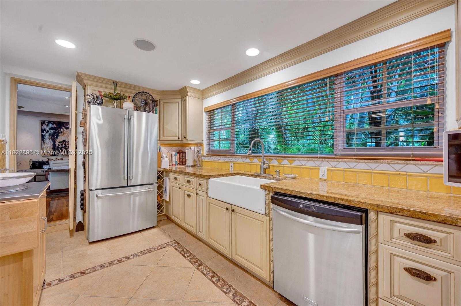 Small Image of 4187 SOUTH LE JEUNE RD, Miami Number 6