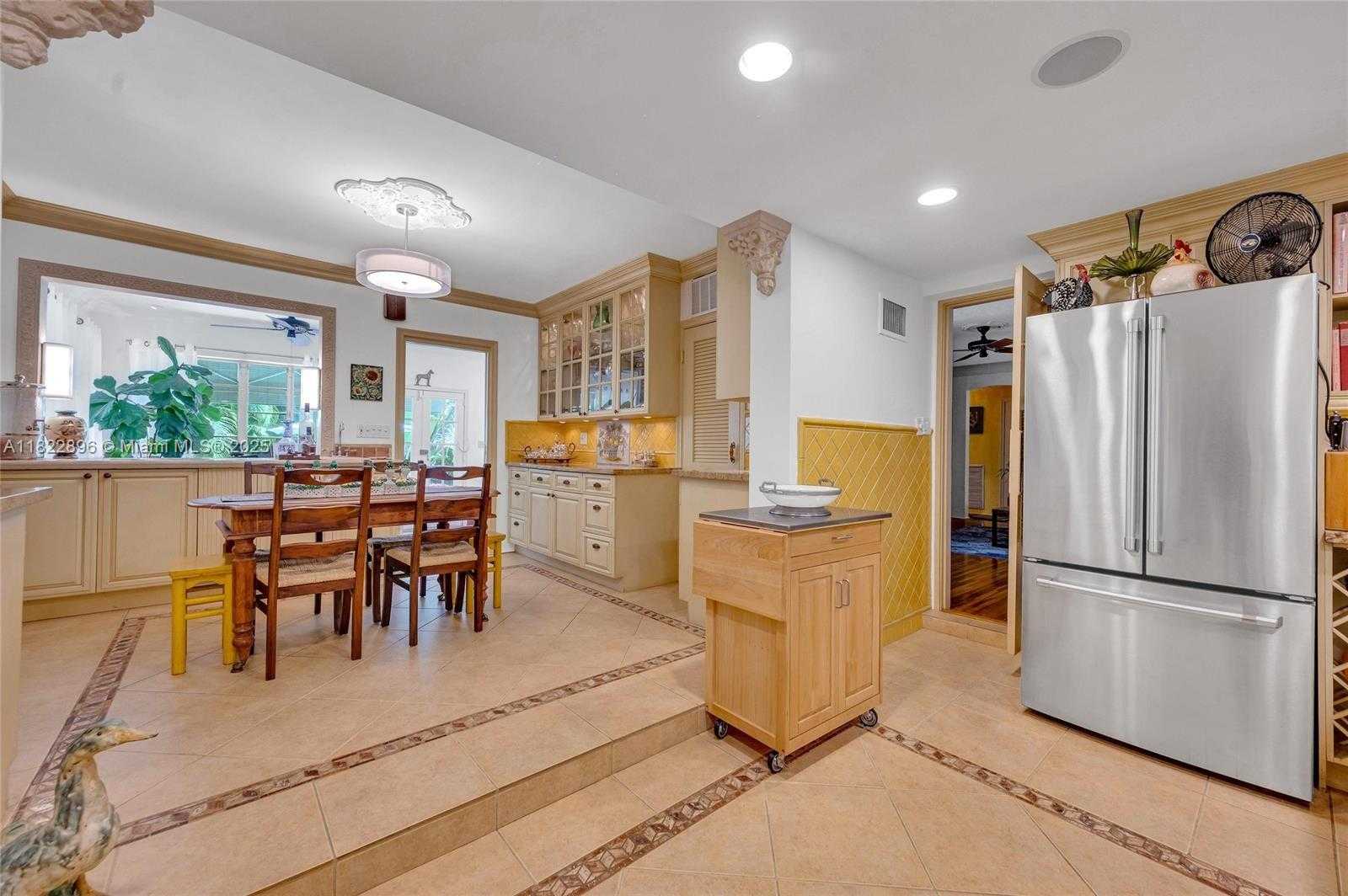 Small Image of 4187 SOUTH LE JEUNE RD, Miami Number 9