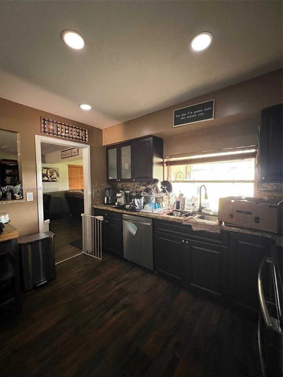 Small Image of 8230 NORTH WEST 15TH ST, Pembroke Pines Number 14