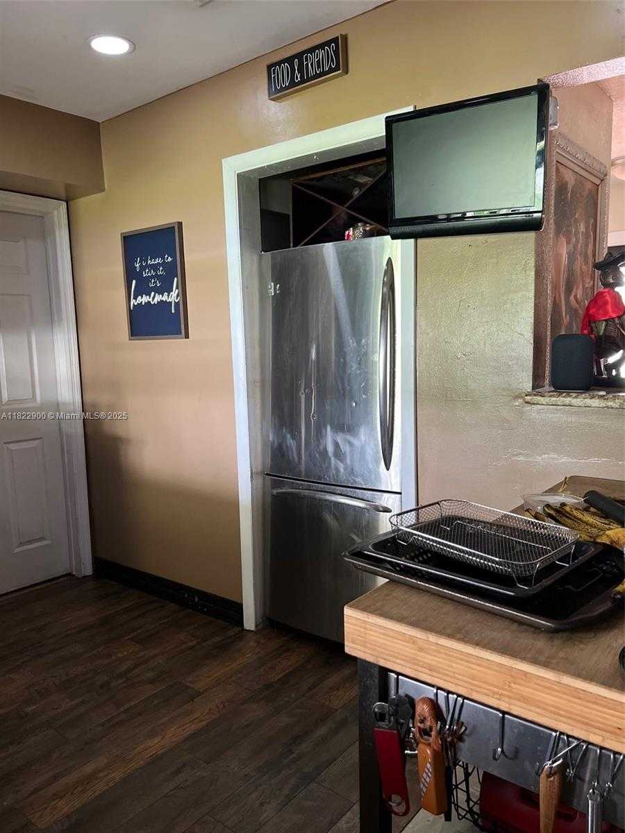 Small Image of 8230 NORTH WEST 15TH ST, Pembroke Pines Number 16