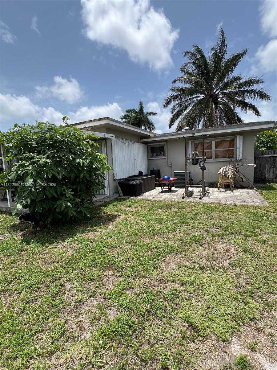 Small Image of 8230 NORTH WEST 15TH ST, Pembroke Pines Number 27