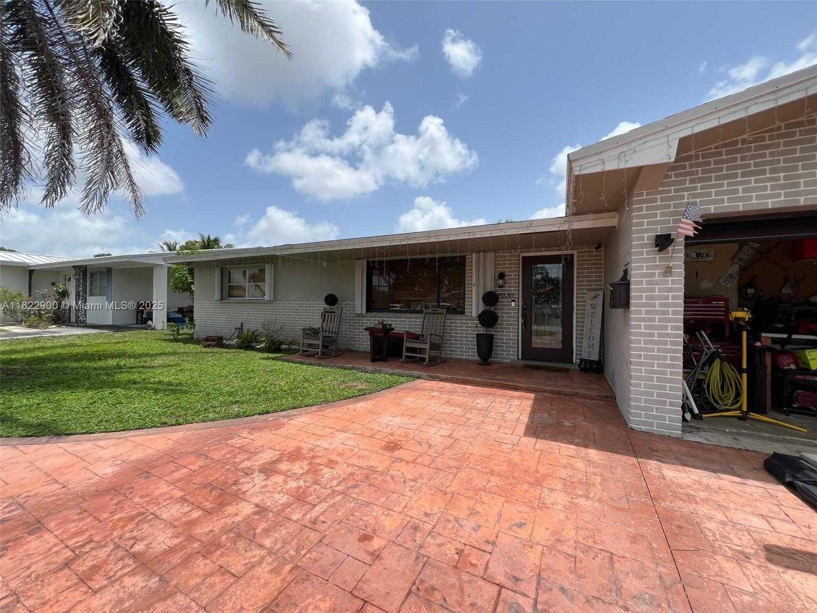 Small Image of 8230 NORTH WEST 15TH ST, Pembroke Pines Number 3