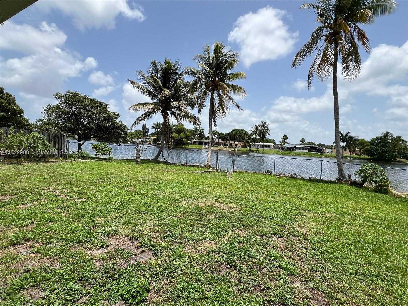 Small Image of 8230 NORTH WEST 15TH ST, Pembroke Pines Number 30