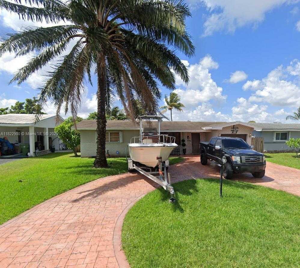 Small Image of 8230 NORTH WEST 15TH ST, Pembroke Pines Number 4