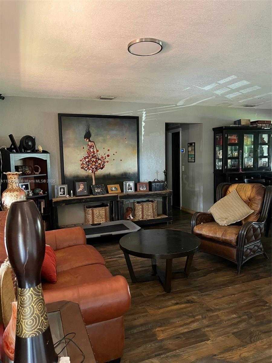 Small Image of 8230 NORTH WEST 15TH ST, Pembroke Pines Number 9