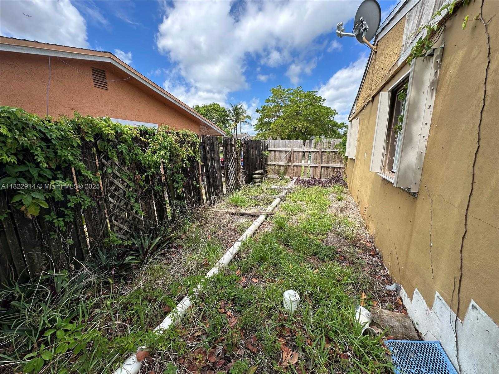 Small Image of 2260 SOUTH WEST 42ND TER, Fort Lauderdale Number 14