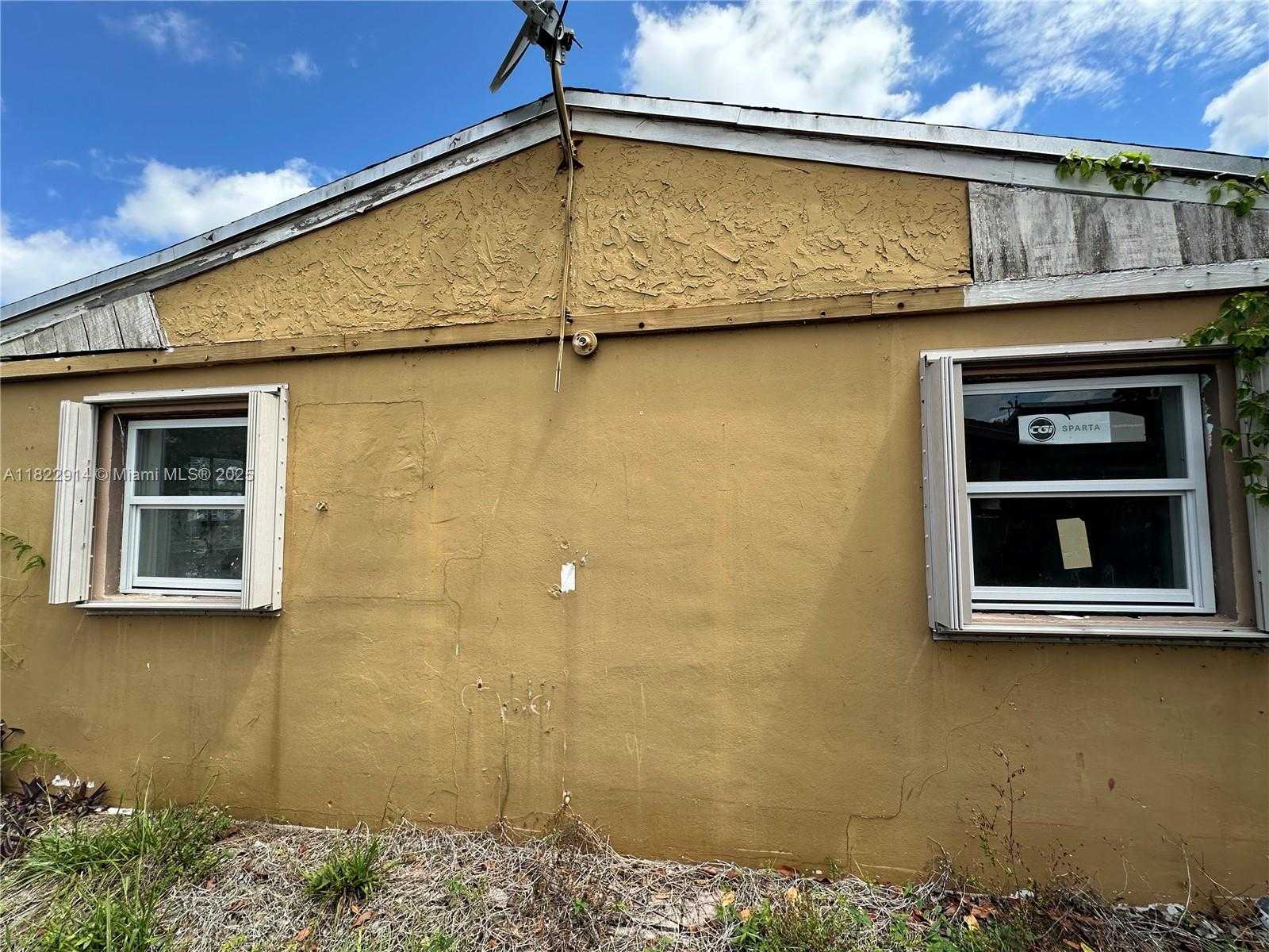 Small Image of 2260 SOUTH WEST 42ND TER, Fort Lauderdale Number 16