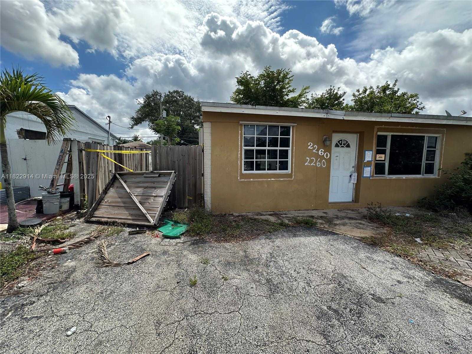 Small Image of 2260 SOUTH WEST 42ND TER, Fort Lauderdale Number 2