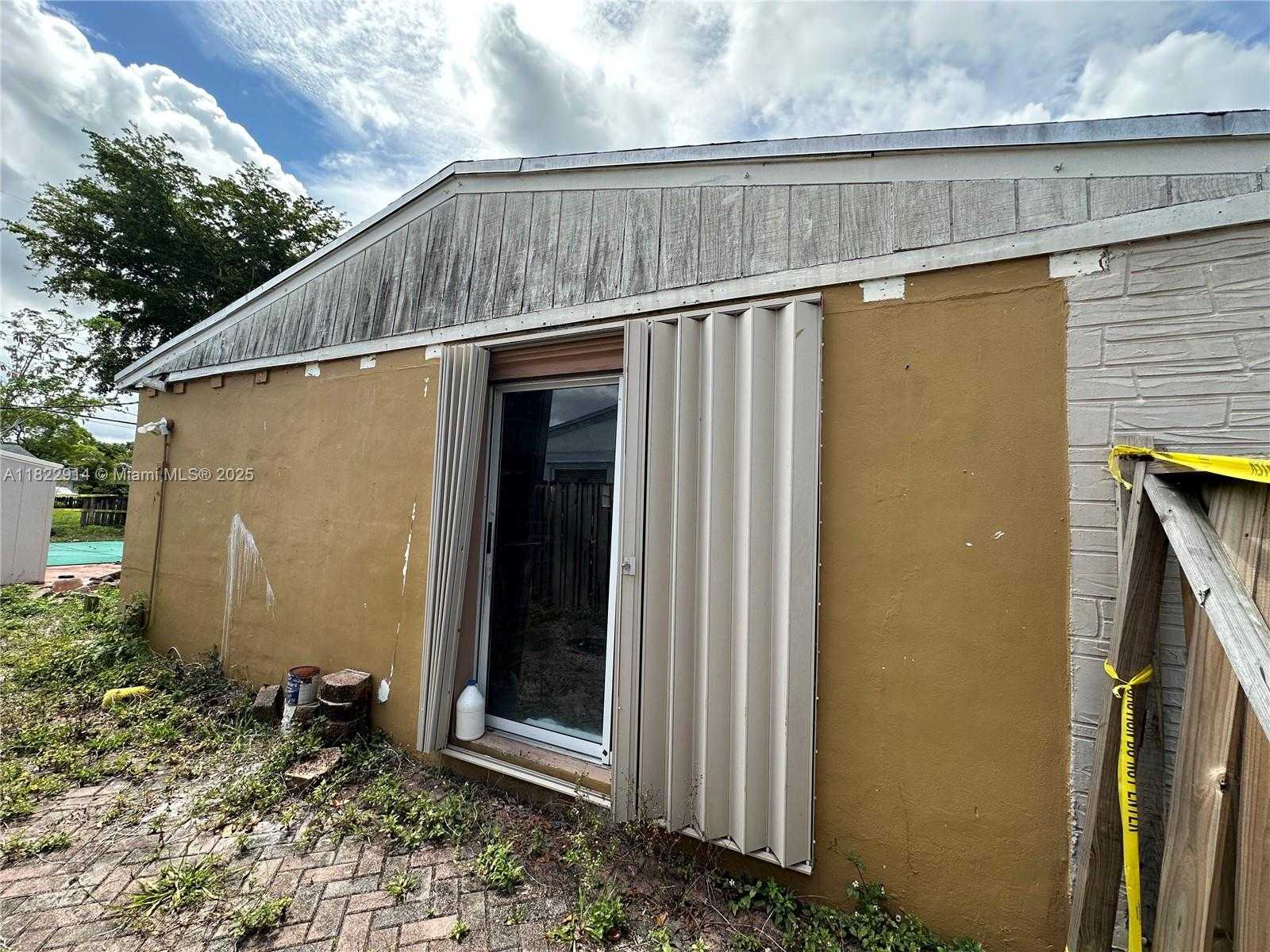 Small Image of 2260 SOUTH WEST 42ND TER, Fort Lauderdale Number 4