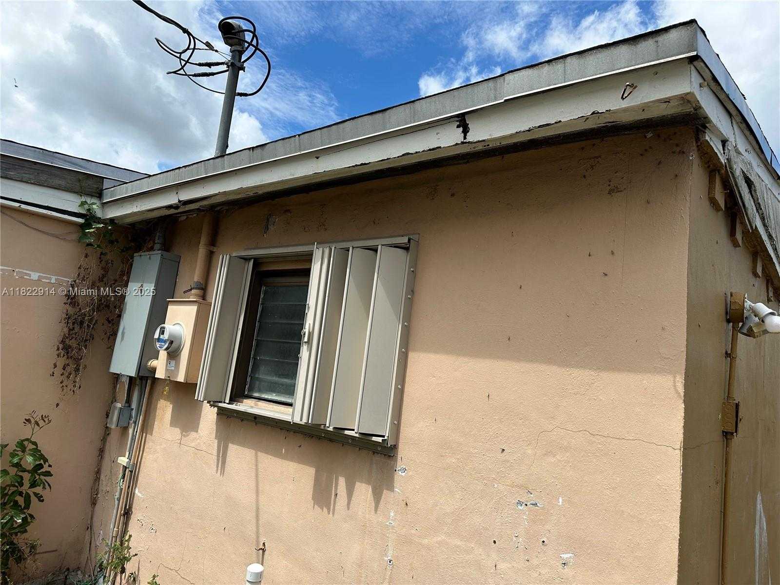 Small Image of 2260 SOUTH WEST 42ND TER, Fort Lauderdale Number 6