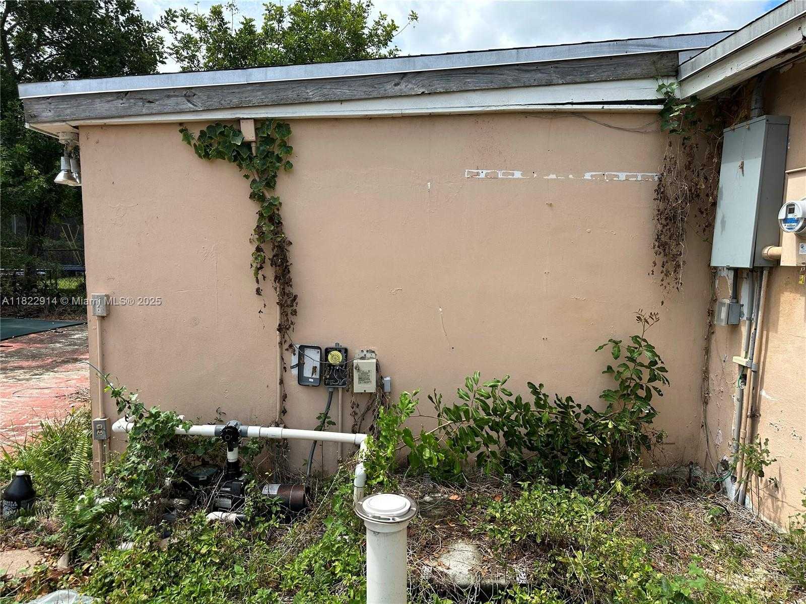 Small Image of 2260 SOUTH WEST 42ND TER, Fort Lauderdale Number 7