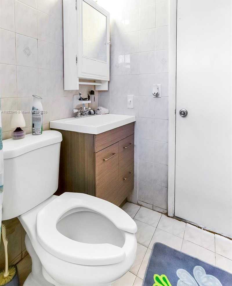 Small Image of 1311 SOUTH WEST 33RD TER, Fort Lauderdale Number 20