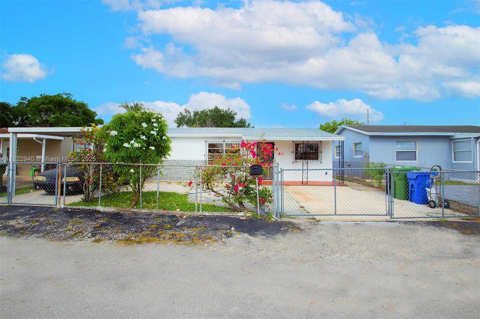 Small Image of 1311 SOUTH WEST 33RD TER, Fort Lauderdale Number 3