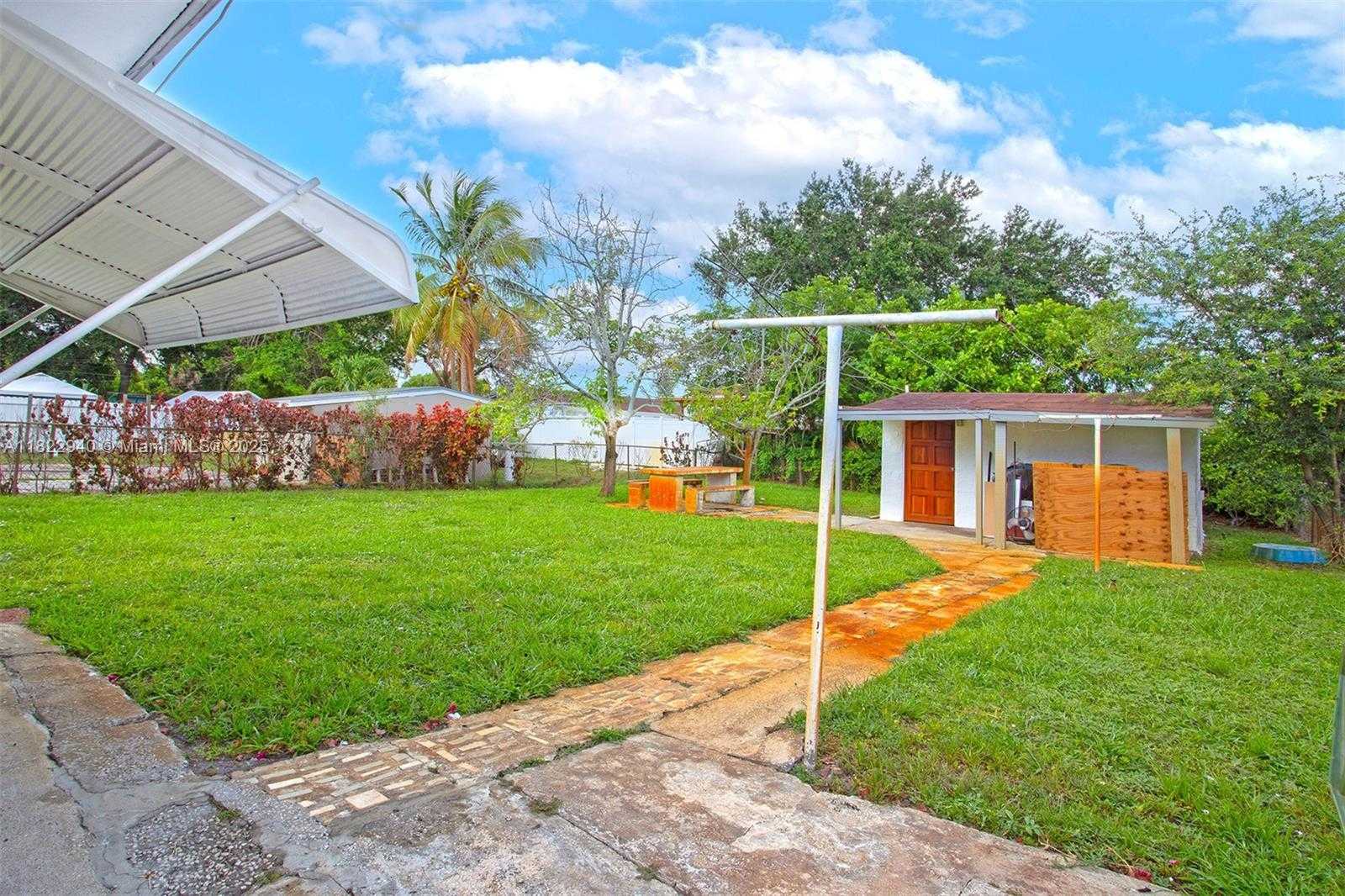Small Image of 1311 SOUTH WEST 33RD TER, Fort Lauderdale Number 4