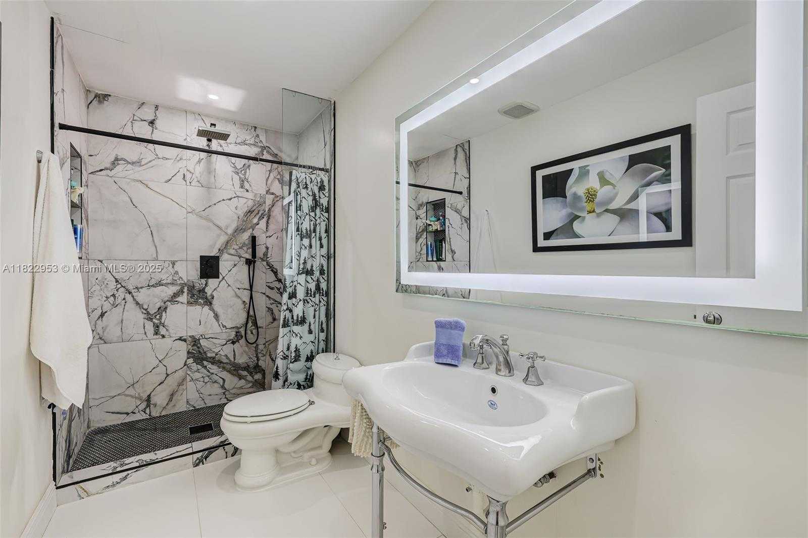 Small Image of 20045 NORTH WEST 65TH CT, Hialeah Number 24