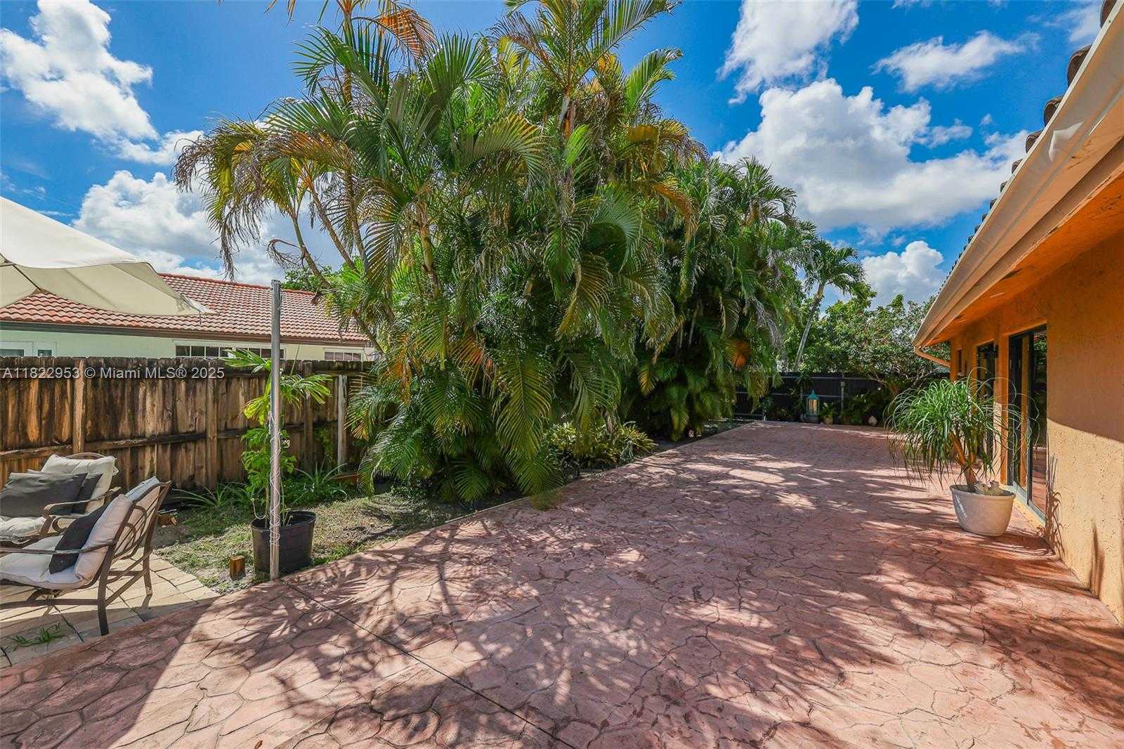 Small Image of 20045 NORTH WEST 65TH CT, Hialeah Number 30
