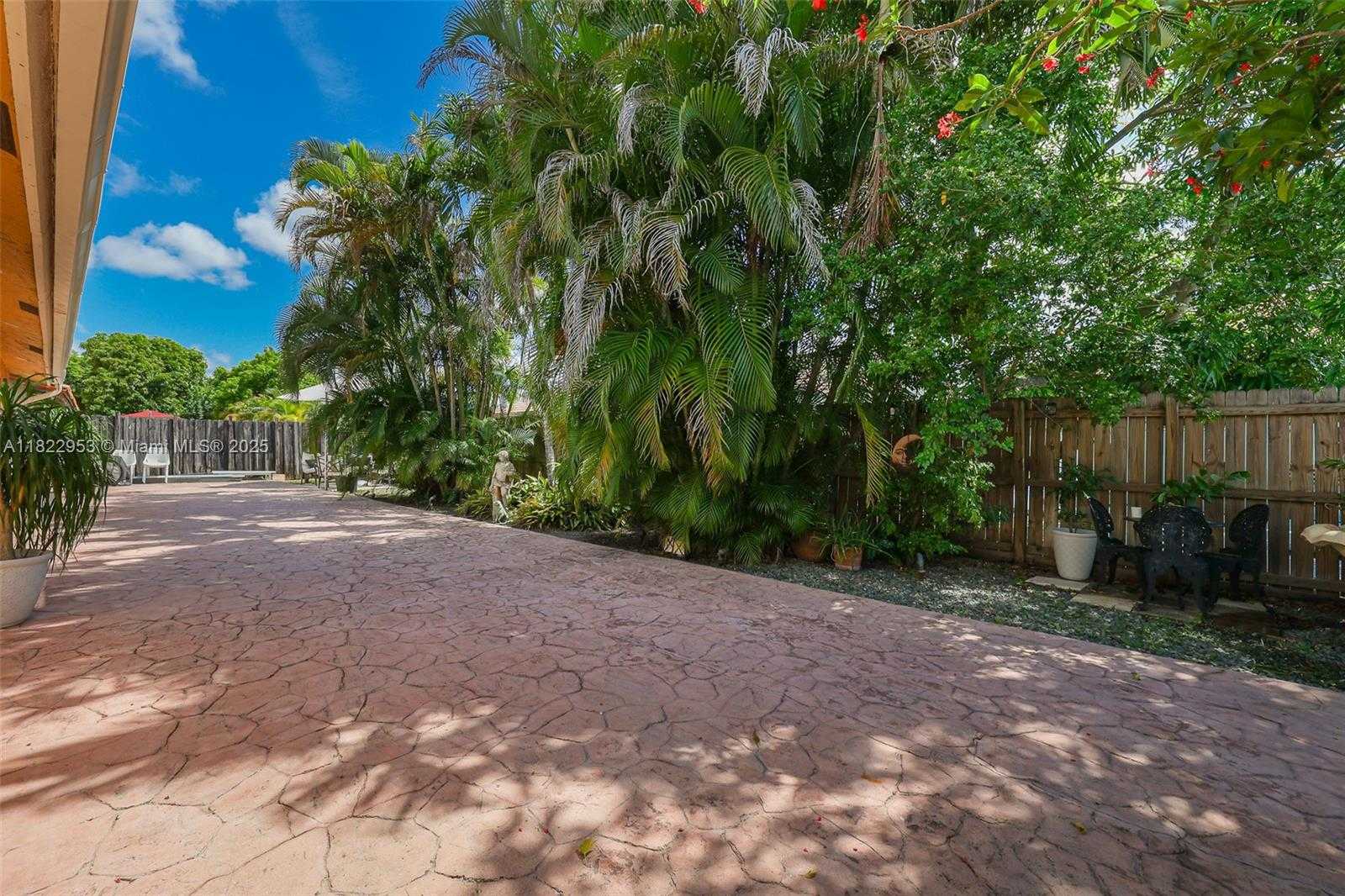 Small Image of 20045 NORTH WEST 65TH CT, Hialeah Number 34