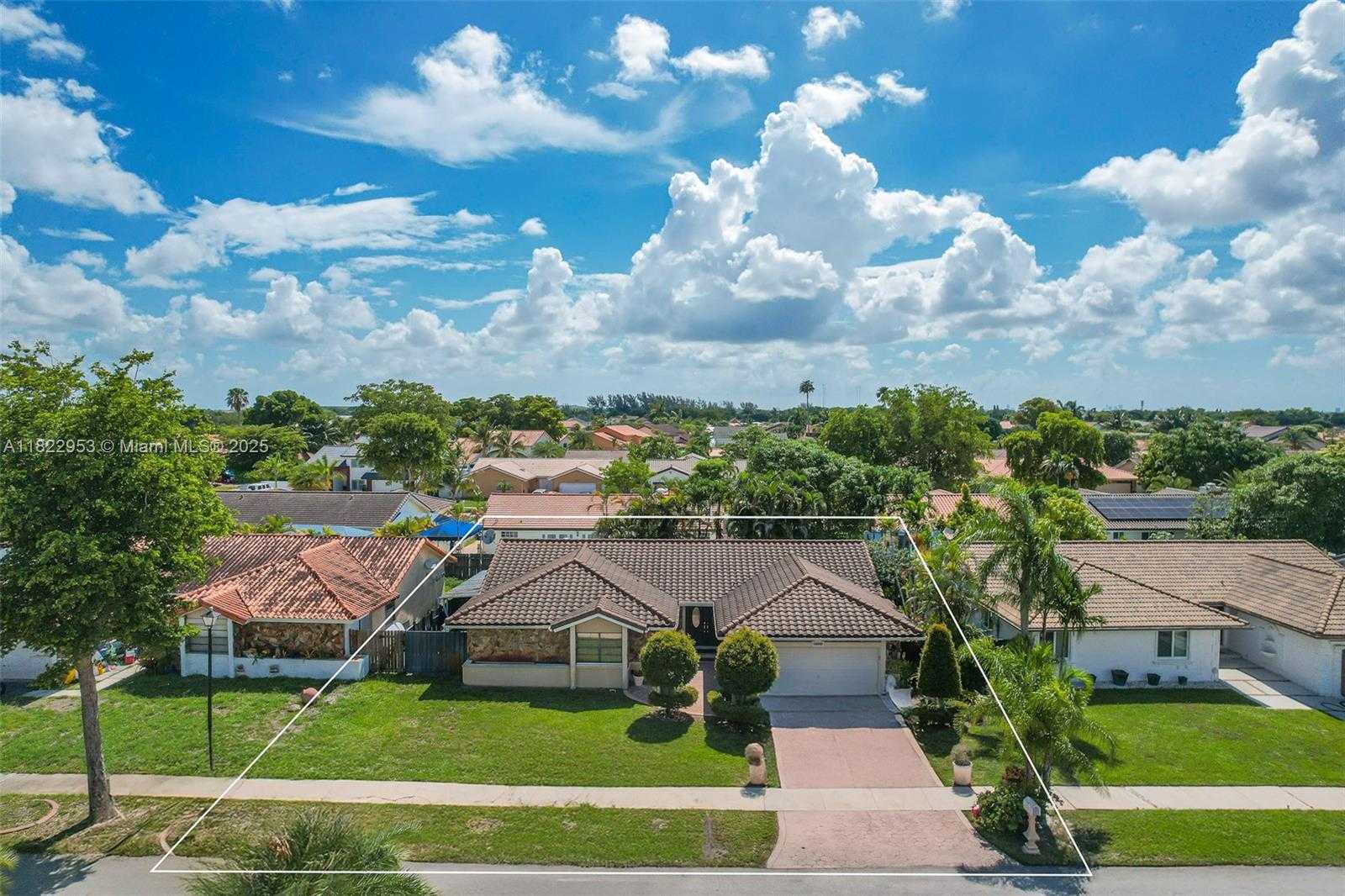 Small Image of 20045 NORTH WEST 65TH CT, Hialeah Number 37