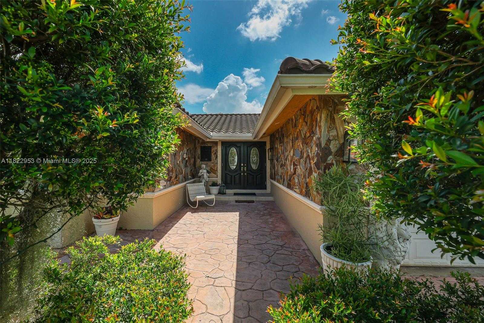 Small Image of 20045 NORTH WEST 65TH CT, Hialeah Number 5