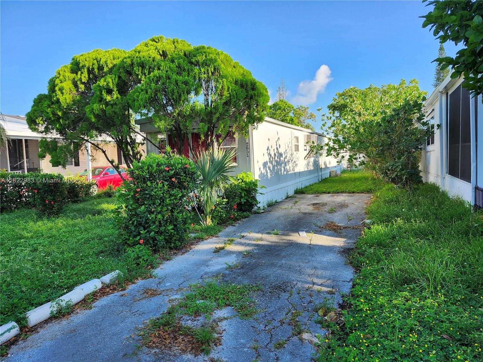 Small Image of 2651 EAST MARINA DR, Dania Beach Number 3