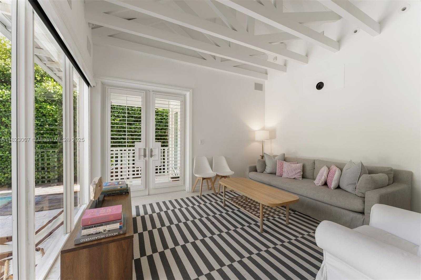 Small Image of 220 CYPRESS DR, Key Biscayne Number 12