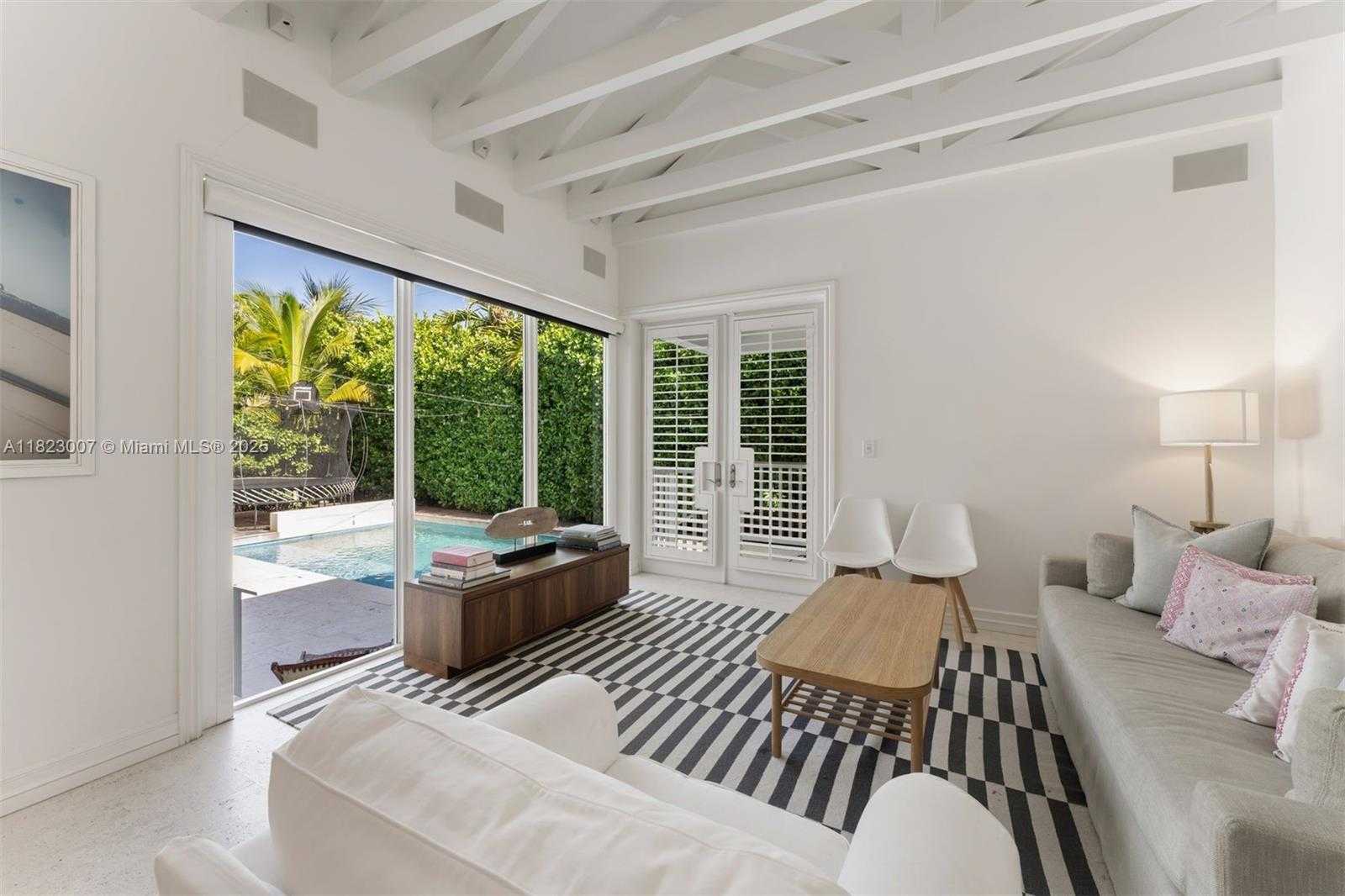 Small Image of 220 CYPRESS DR, Key Biscayne Number 13