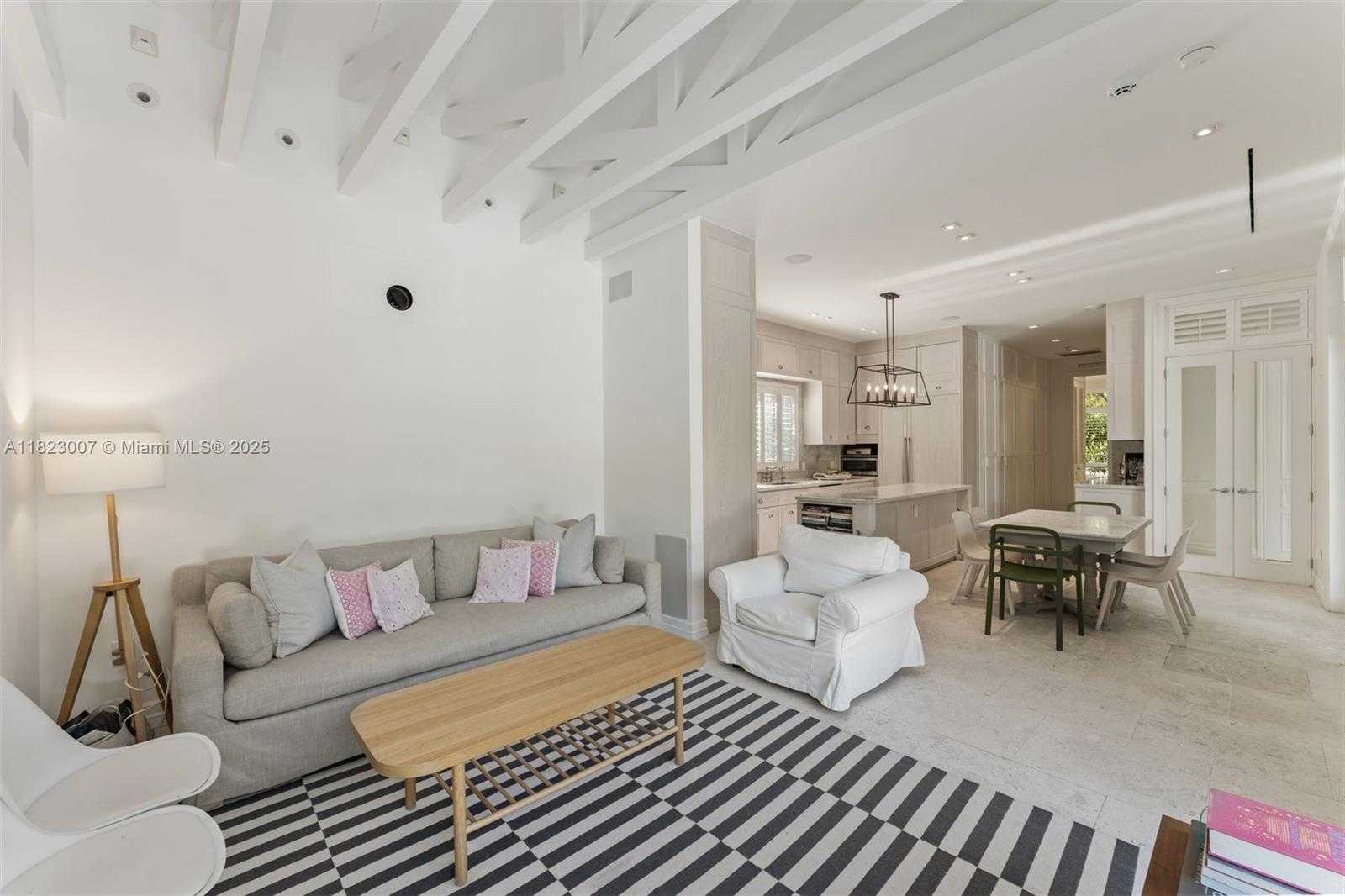 Small Image of 220 CYPRESS DR, Key Biscayne Number 14