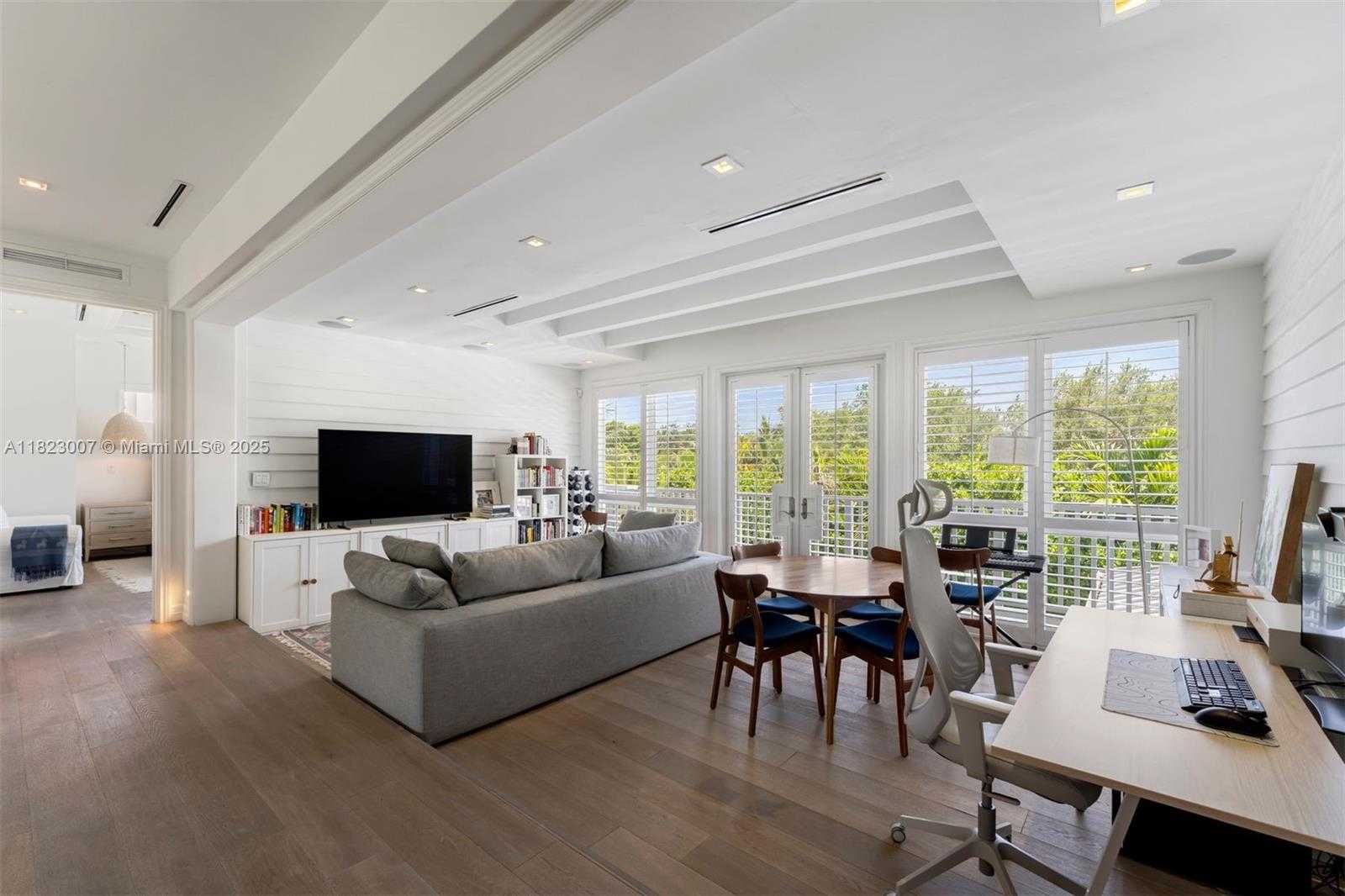 Small Image of 220 CYPRESS DR, Key Biscayne Number 21