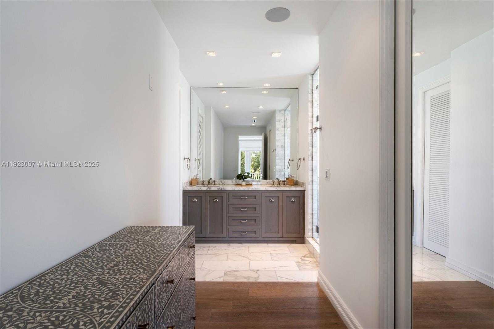 Small Image of 220 CYPRESS DR, Key Biscayne Number 26