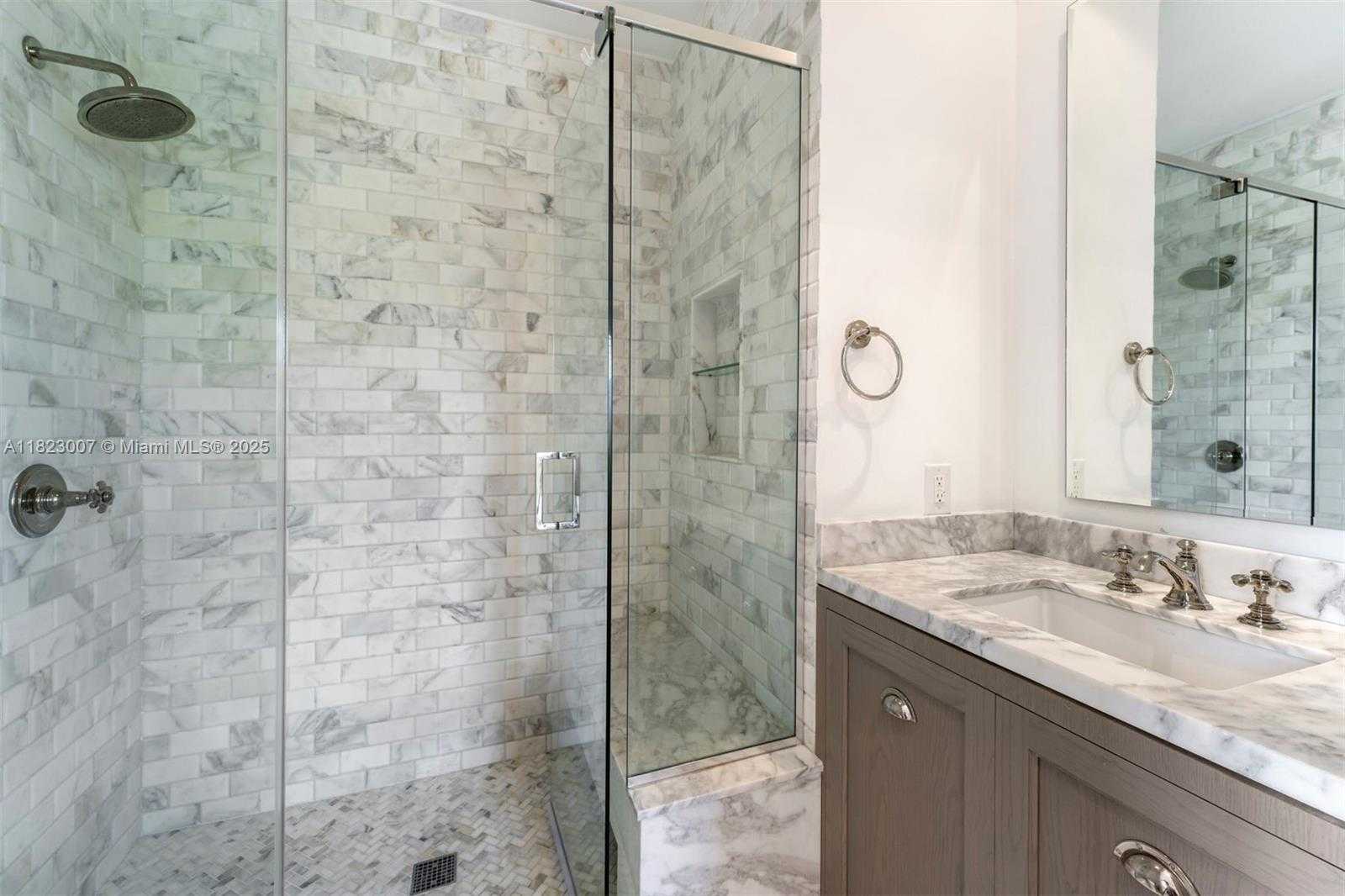Small Image of 220 CYPRESS DR, Key Biscayne Number 29