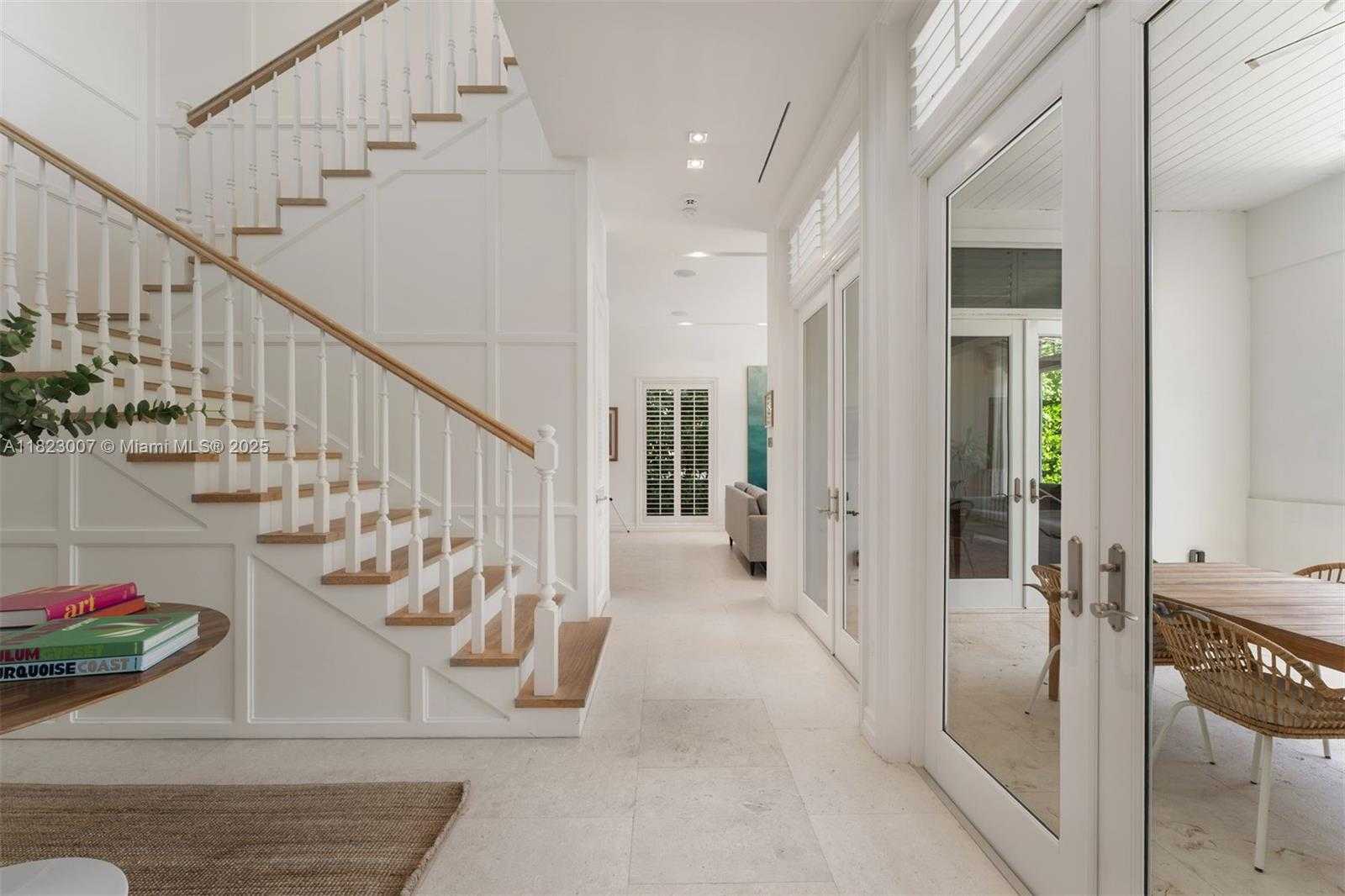 Small Image of 220 CYPRESS DR, Key Biscayne Number 3
