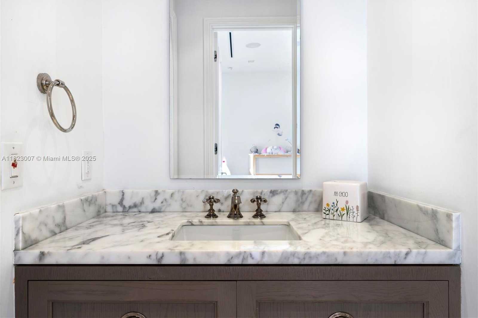 Small Image of 220 CYPRESS DR, Key Biscayne Number 34