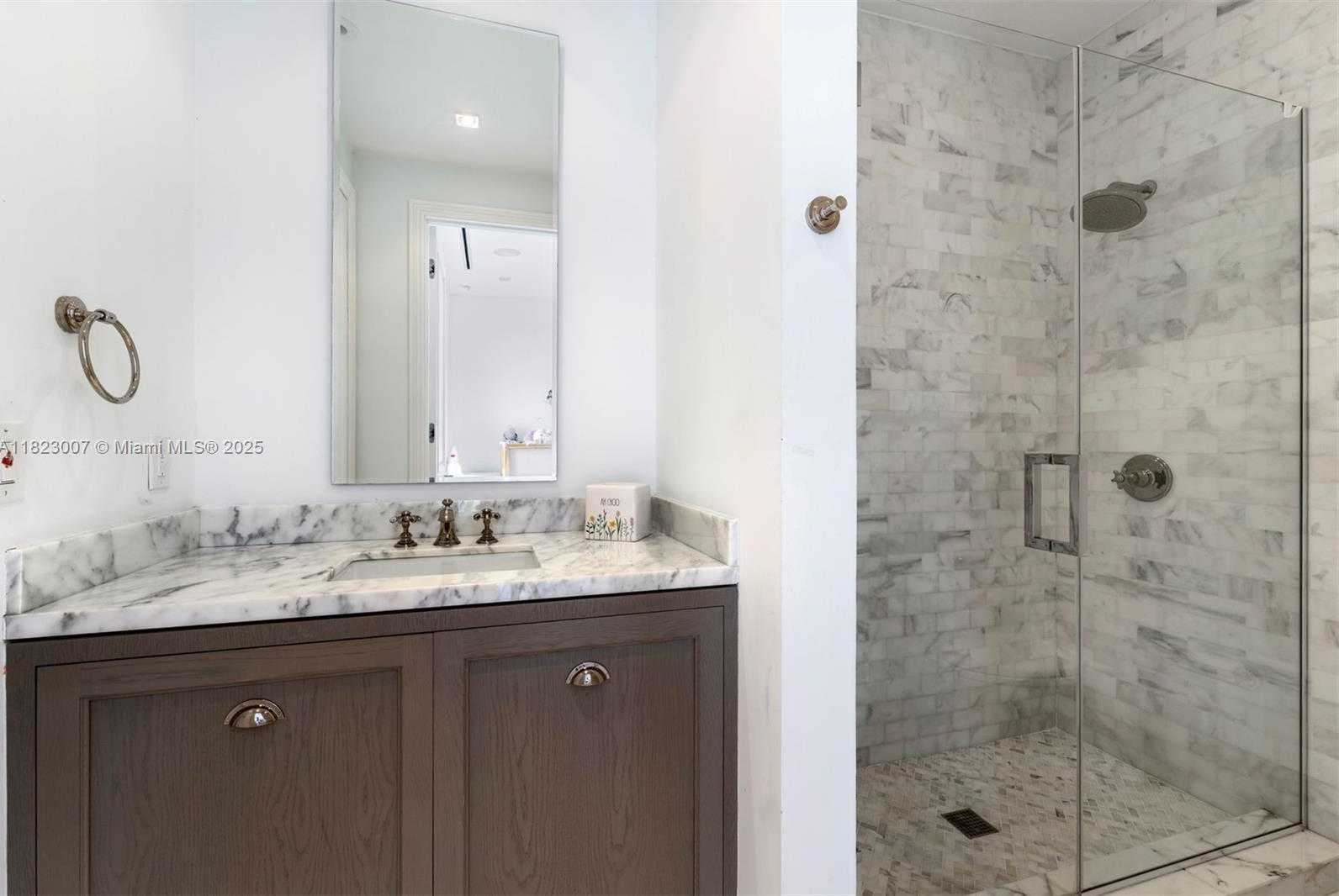 Small Image of 220 CYPRESS DR, Key Biscayne Number 35