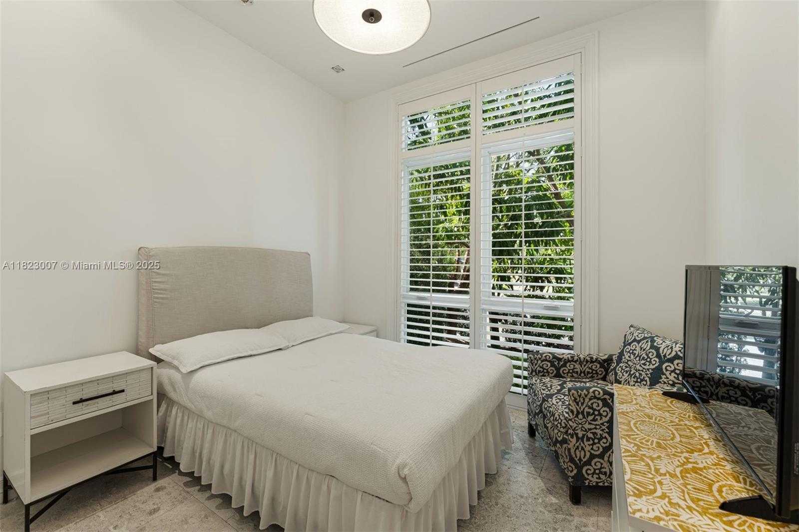 Small Image of 220 CYPRESS DR, Key Biscayne Number 36