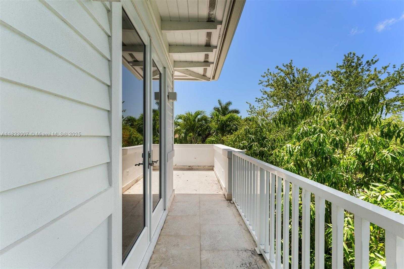Small Image of 220 CYPRESS DR, Key Biscayne Number 39