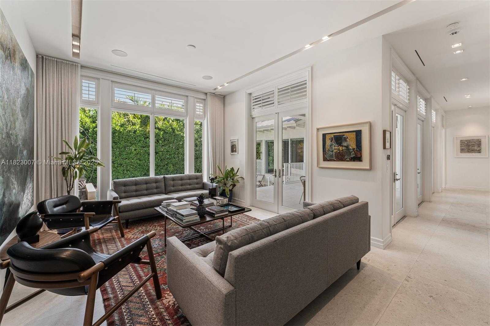 Small Image of 220 CYPRESS DR, Key Biscayne Number 4