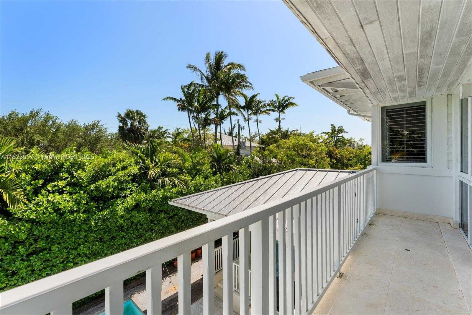 Small Image of 220 CYPRESS DR, Key Biscayne Number 40
