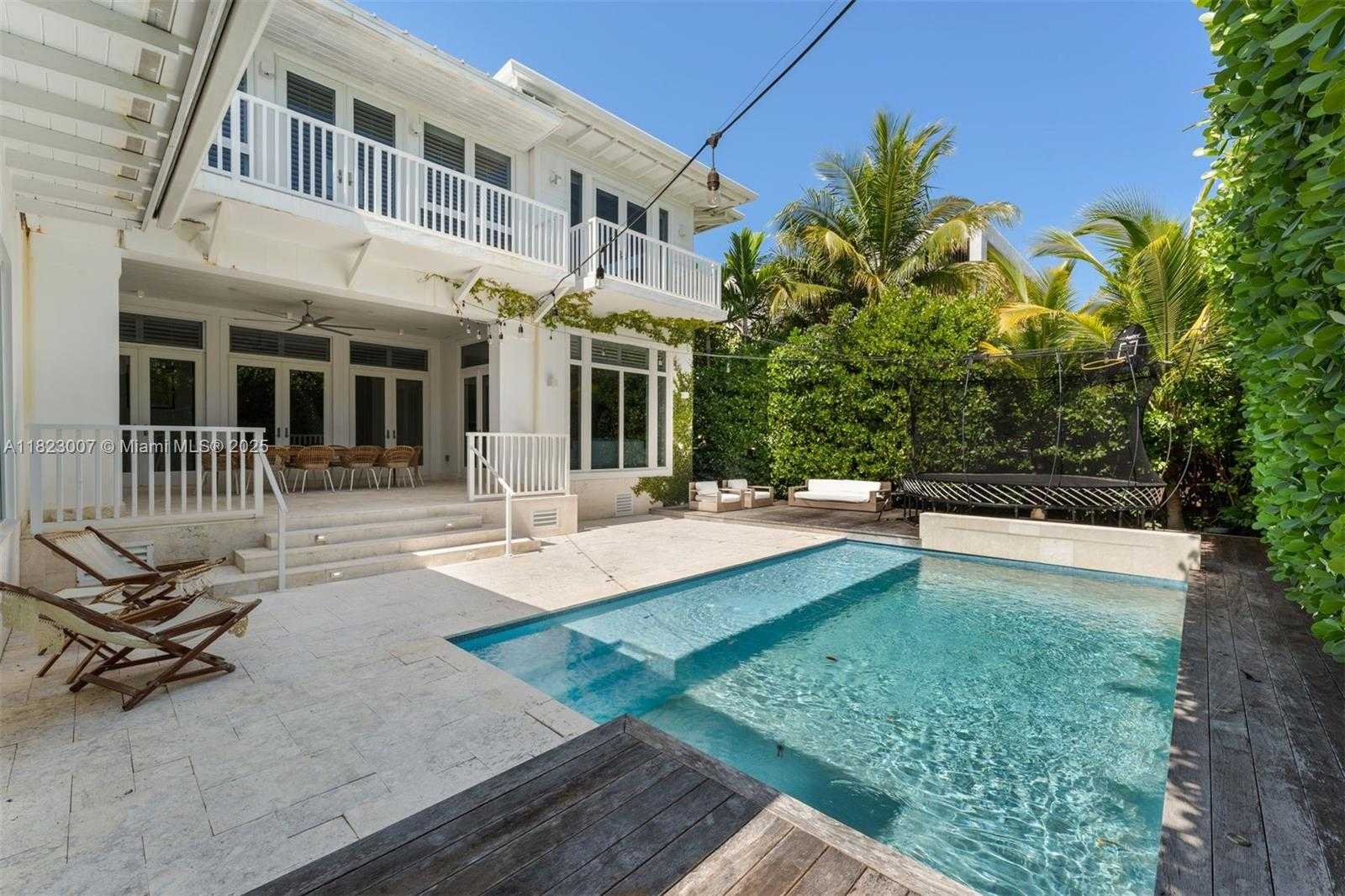 Small Image of 220 CYPRESS DR, Key Biscayne Number 52