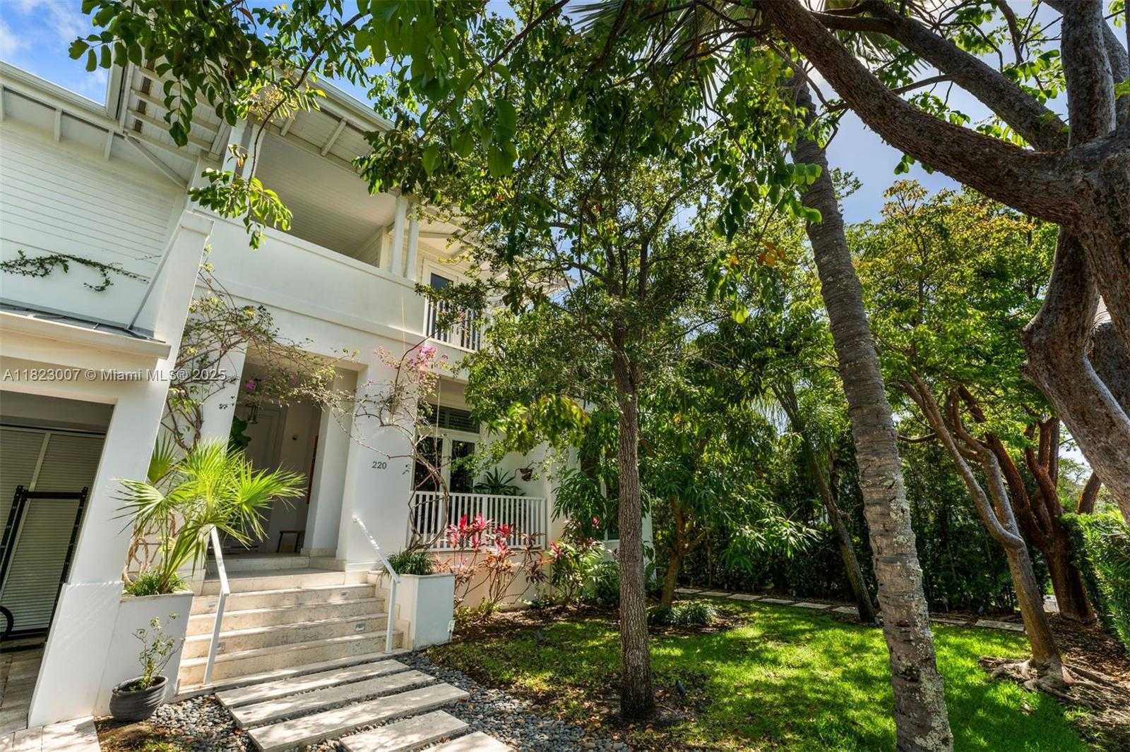 Small Image of 220 CYPRESS DR, Key Biscayne Number 57
