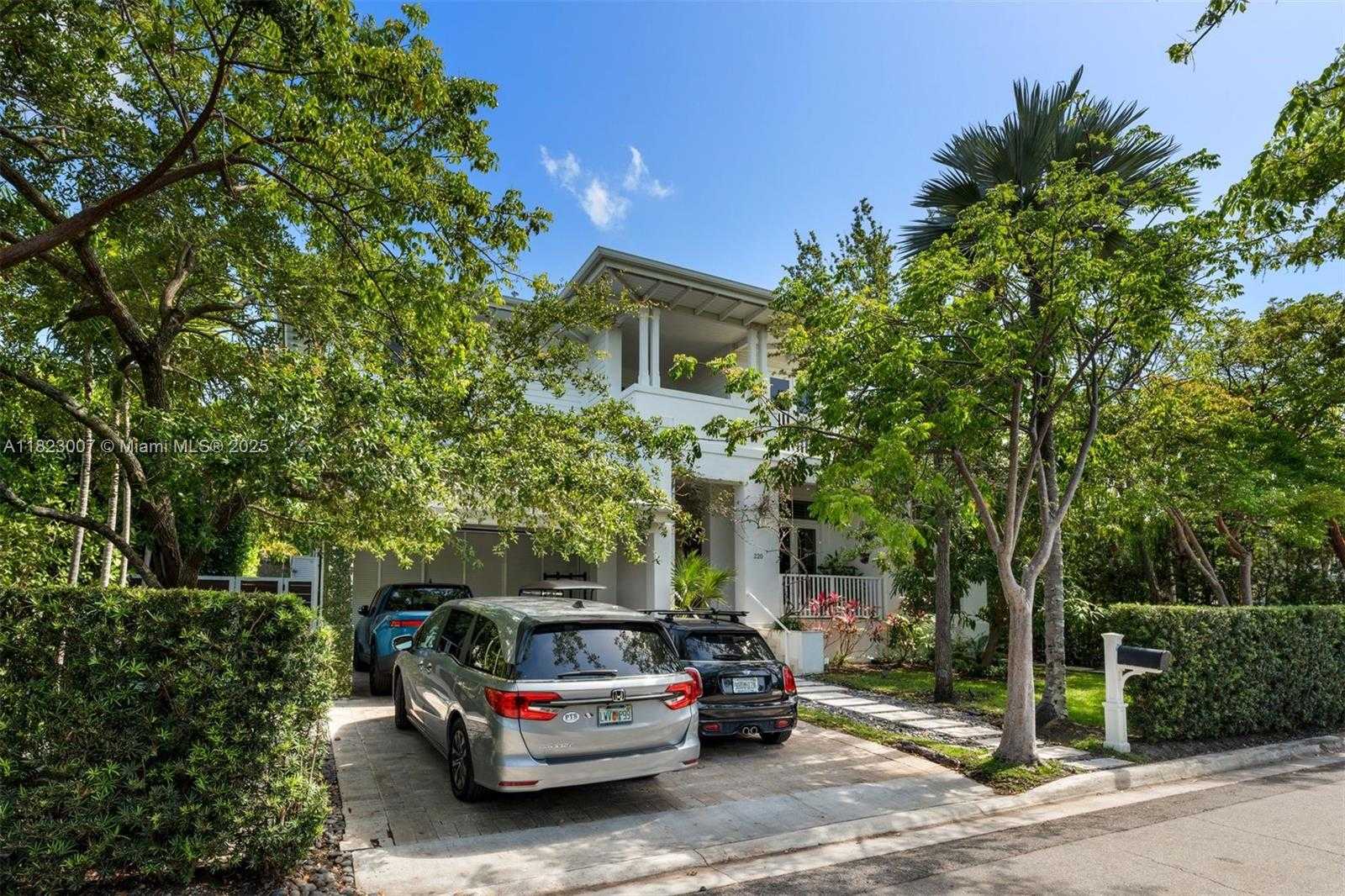 Small Image of 220 CYPRESS DR, Key Biscayne Number 59