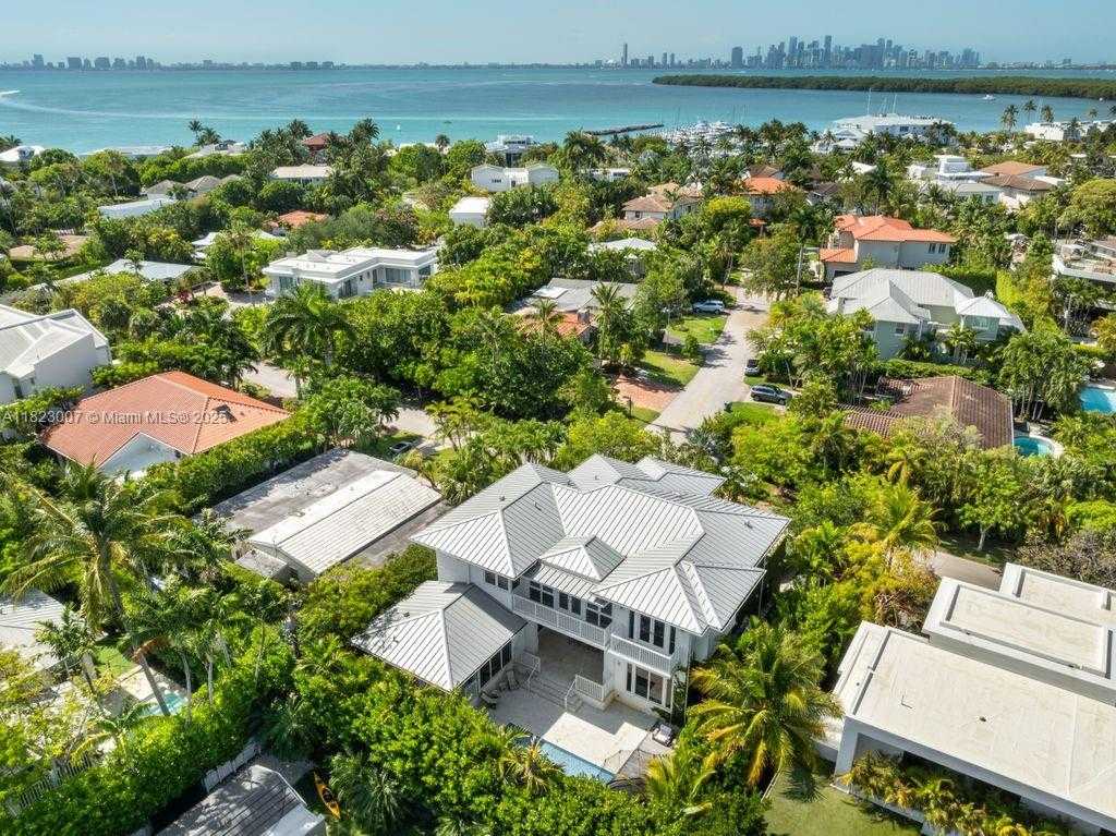 Small Image of 220 CYPRESS DR, Key Biscayne Number 64