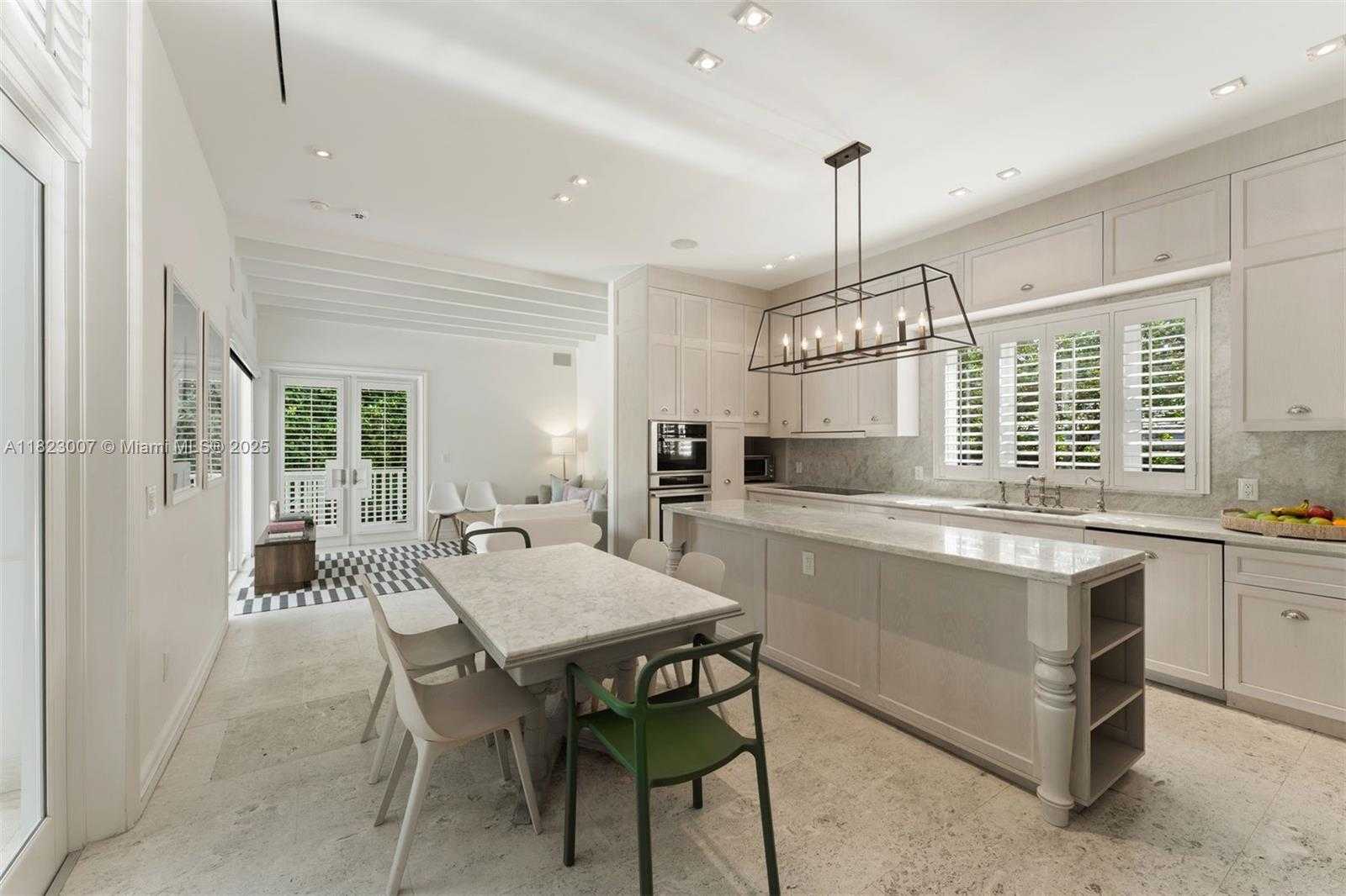 Small Image of 220 CYPRESS DR, Key Biscayne Number 7